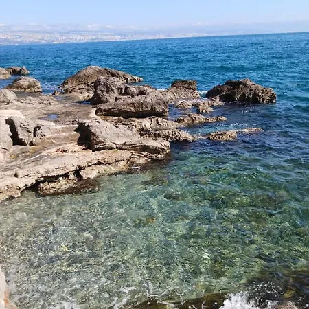 Lady Daniela Mit Meerblick In Ловран