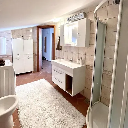 Lady Daniela Mit Meerblick In Ловран