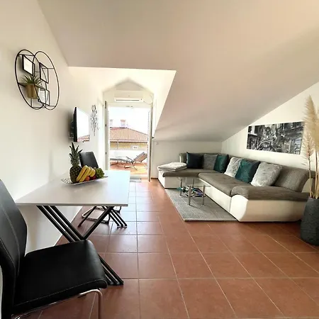 Lady Daniela Mit Meerblick In