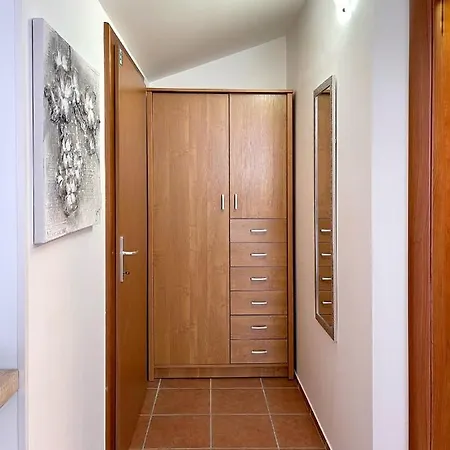 Lady Daniela Mit Meerblick In Lägenhet *