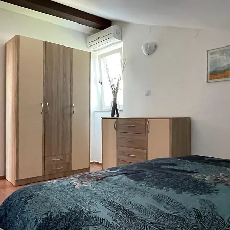 Lady Daniela Mit Meerblick In Ловран