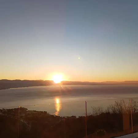 Lady Daniela Mit Meerblick In