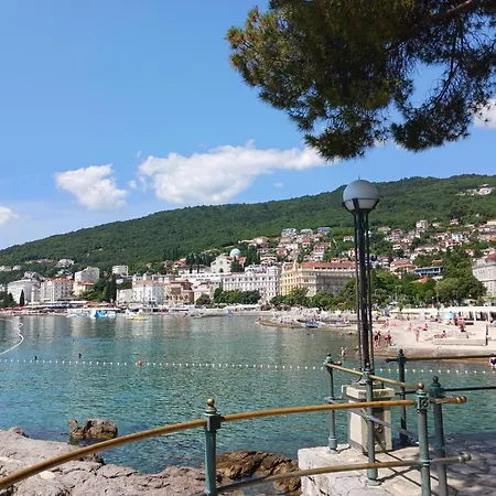 Lady Daniela Mit Meerblick In * Lovran