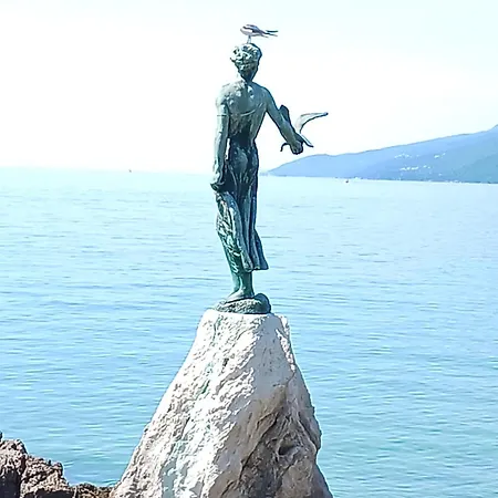 Lady Daniela Mit Meerblick In דירה