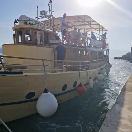 Lady Daniela Mit Meerblick In לובראן