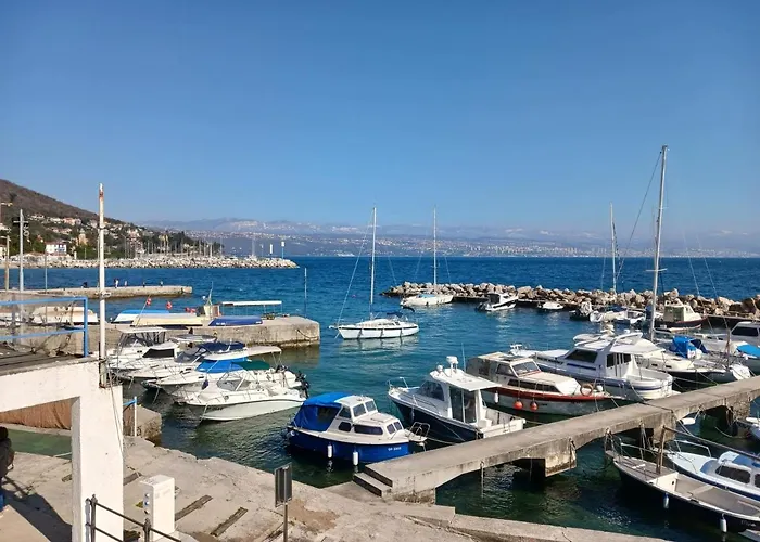 Lady Daniela Mit Meerblick In Lägenhet Lovran