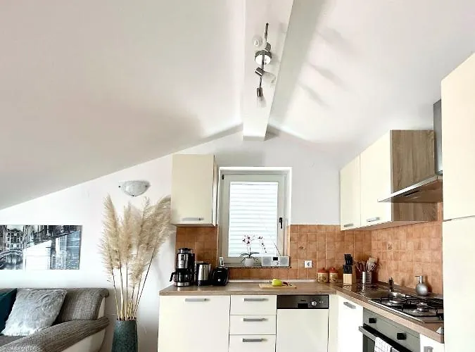 Lady Daniela Mit Meerblick In * Lovran