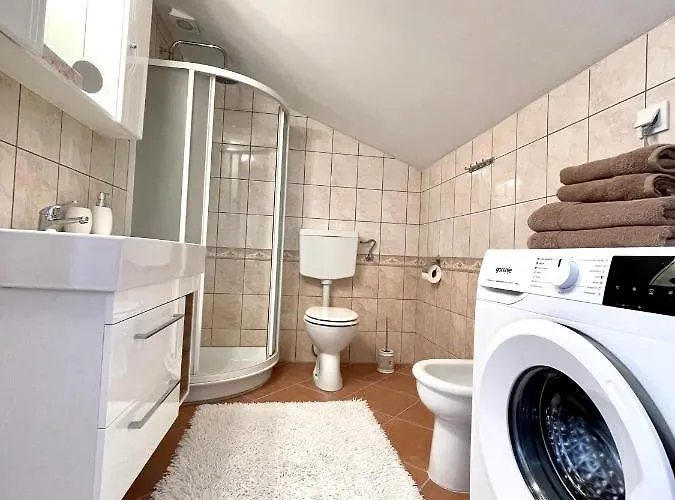 Lady Daniela Mit Meerblick In *