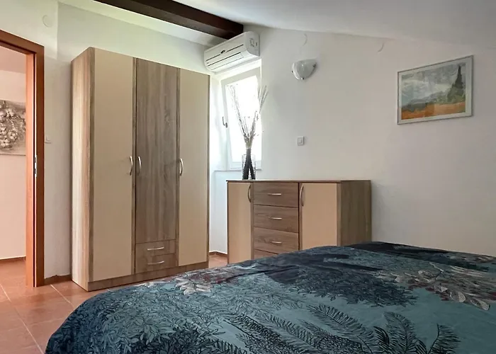 Lady Daniela Mit Meerblick In Lovran