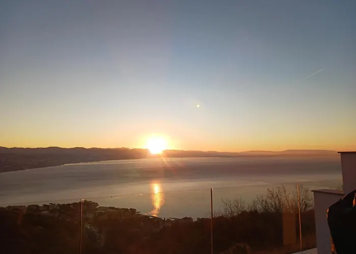 Lady Daniela Mit Meerblick In