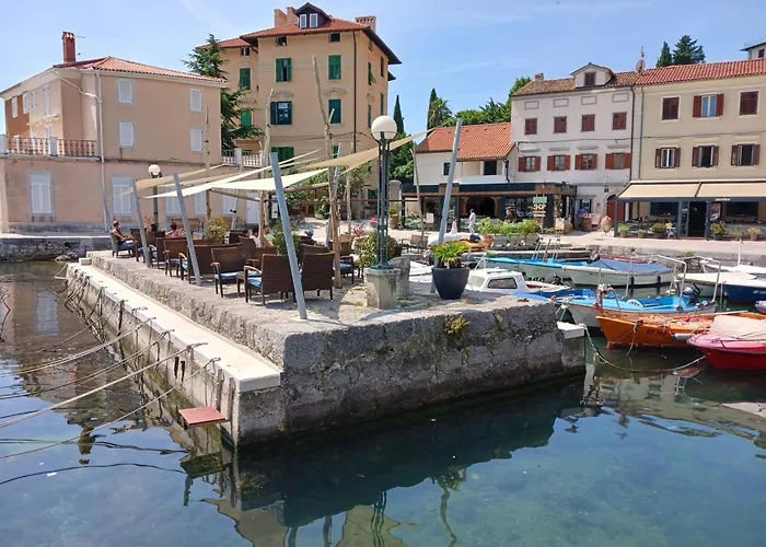 Lady Daniela Mit Meerblick In *